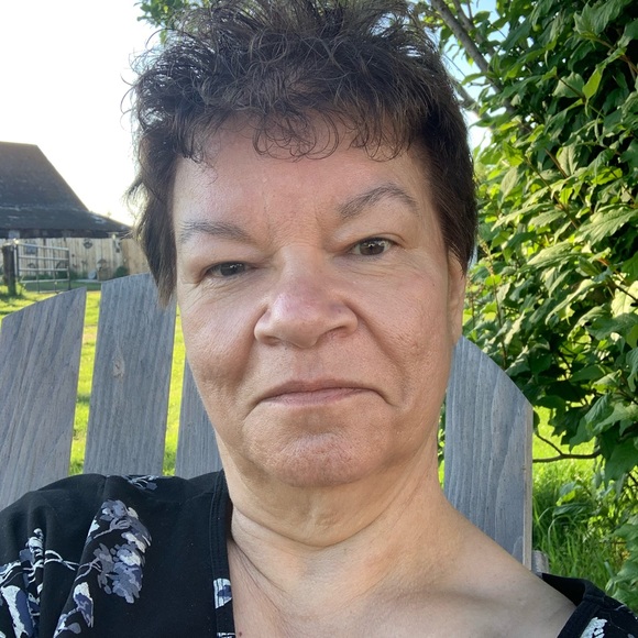 Meet your Posher, Janet - Picture 1 of 1